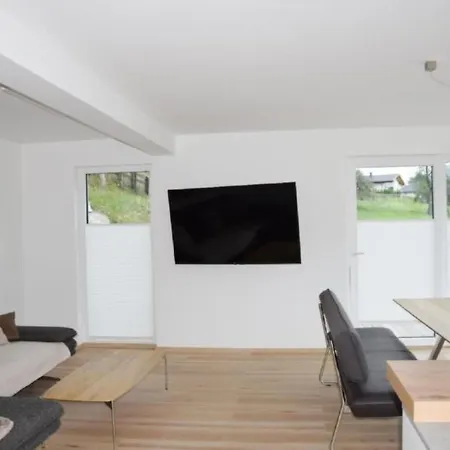 Charmantes Mit Whirlpool By Interhome Casa vacanze Strassen