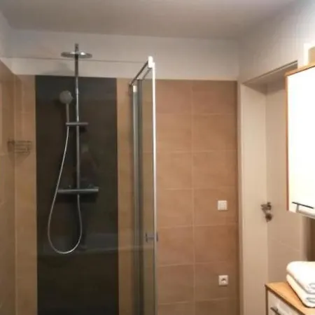 Casa vacanze Charmantes Mit Whirlpool By Interhome *