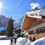Charmantes Mit Whirlpool By Interhome Ferienhaus